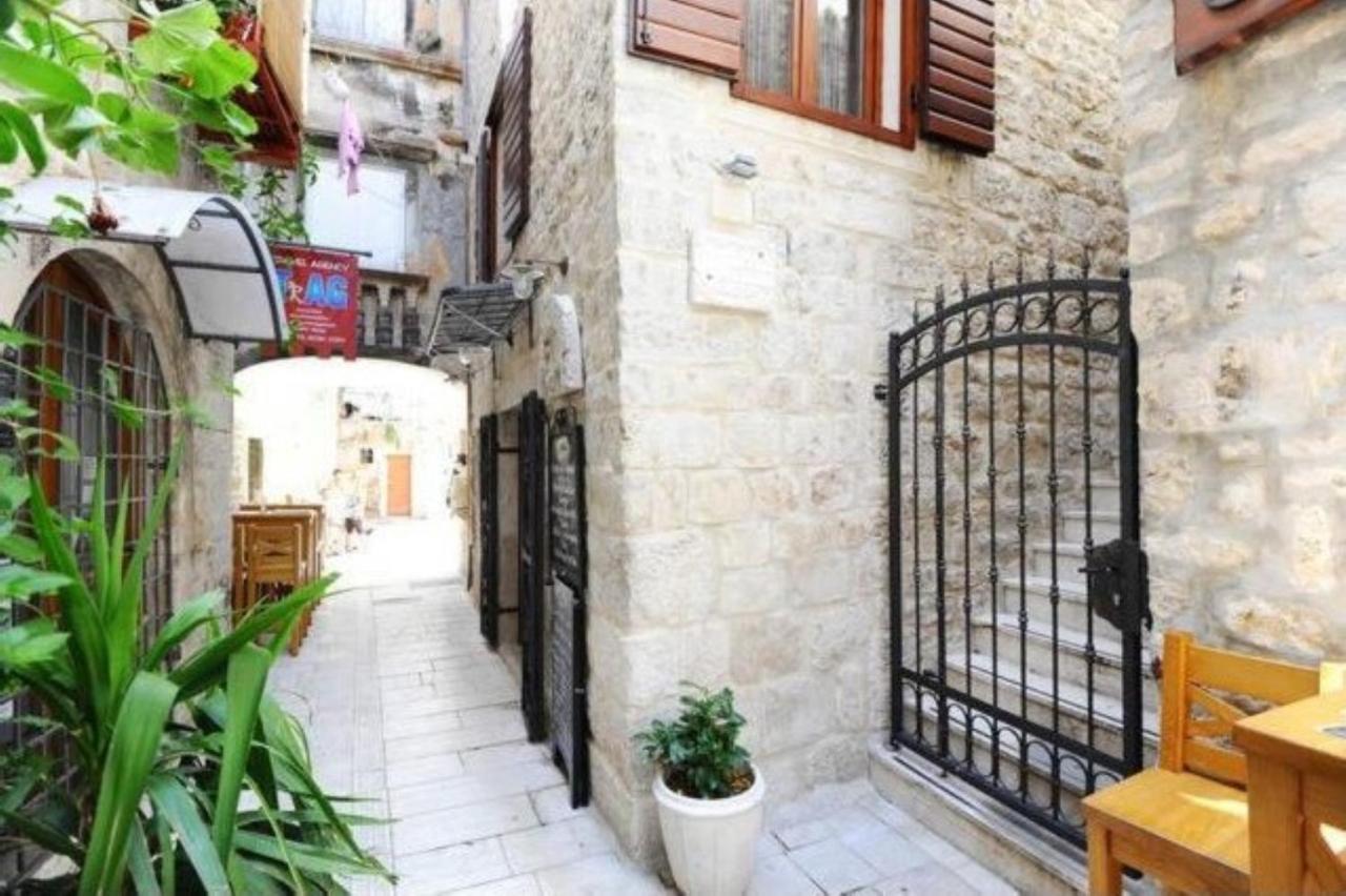 Apartment Capo Family & Capo Studio -Old Town-Parking Trogir Exterior photo